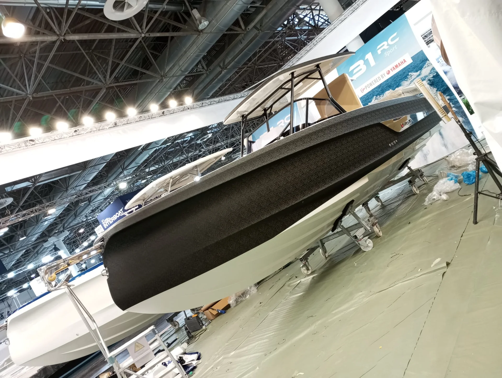 Textured design – overall view – Yacht-Folie project gallery