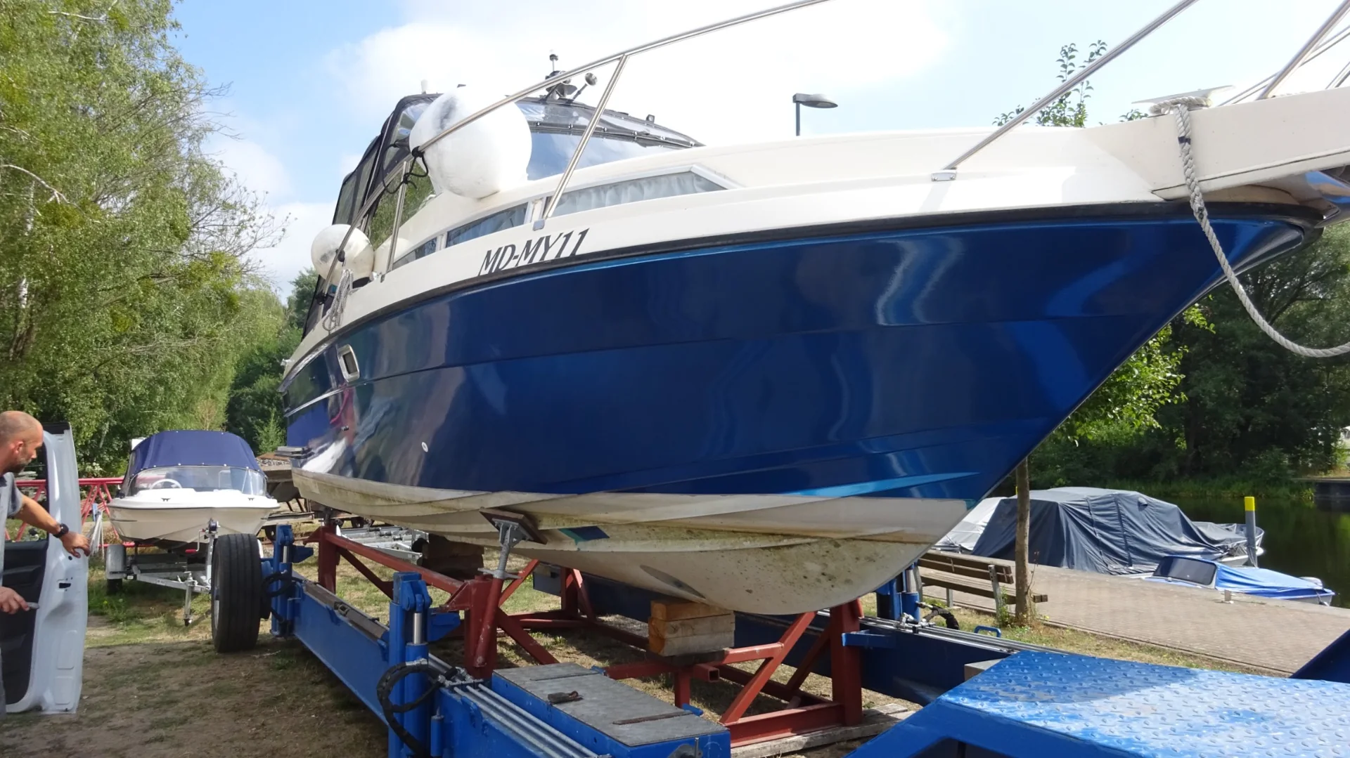 Blue hull – bow view – Yacht-Folie project gallery
