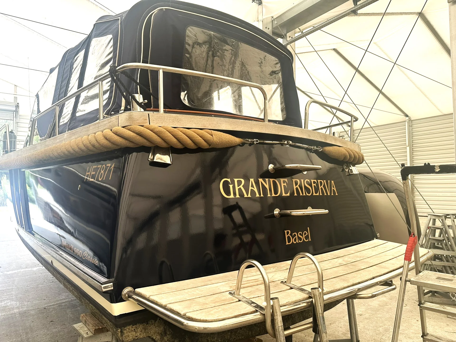 Dark blue hull – stern – Yacht-Folie project gallery