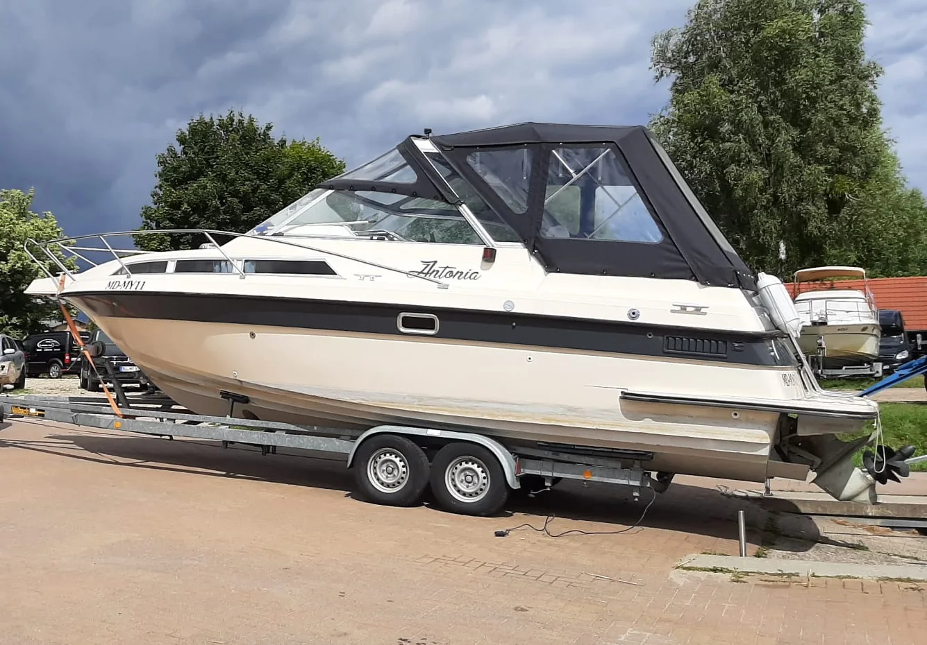 Motorboat – overall view on a trailer – Yacht-Folie project gallery