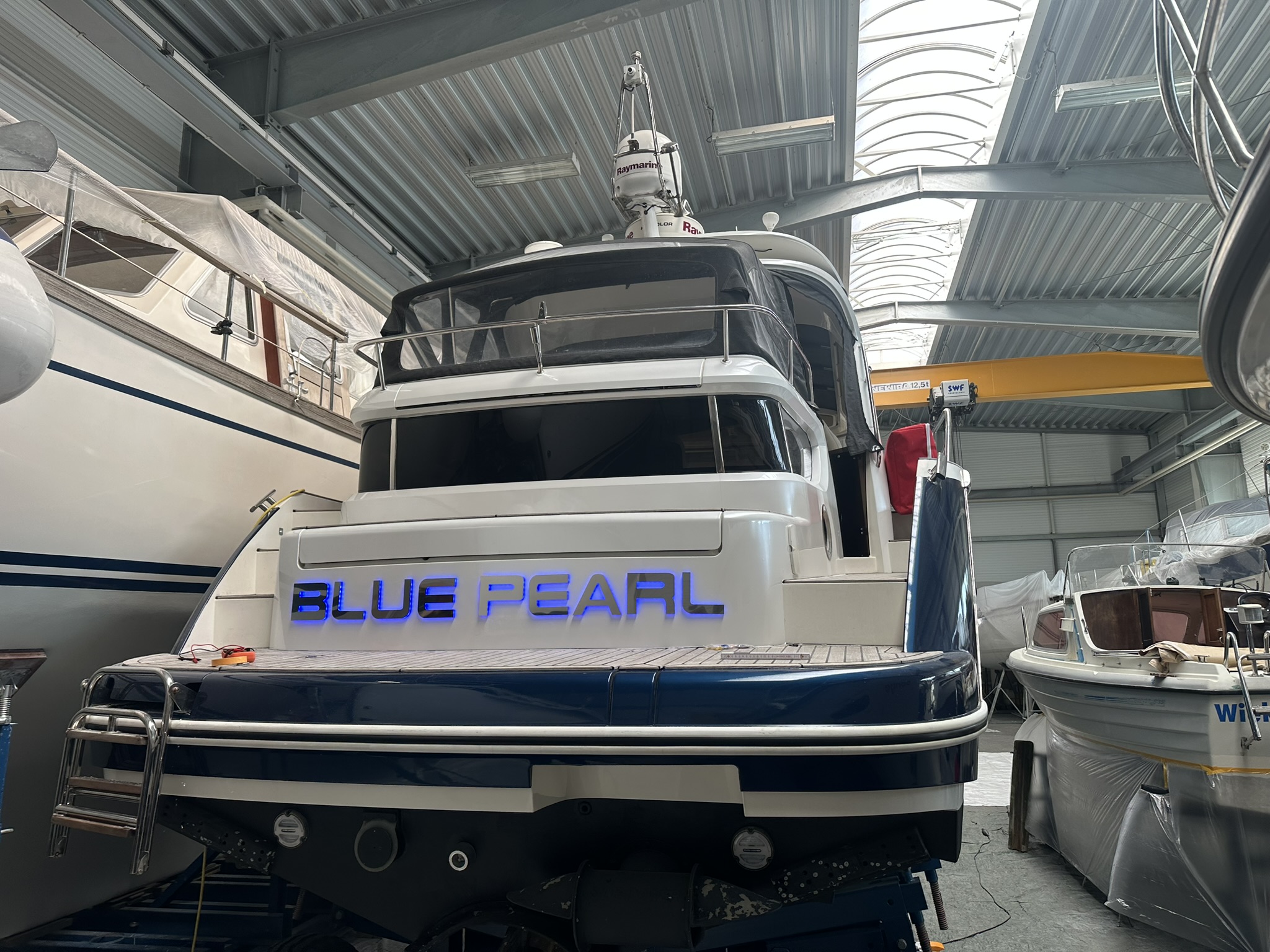 BLUE PEARL Yacht Boat Lettering – blue lettering on white hull