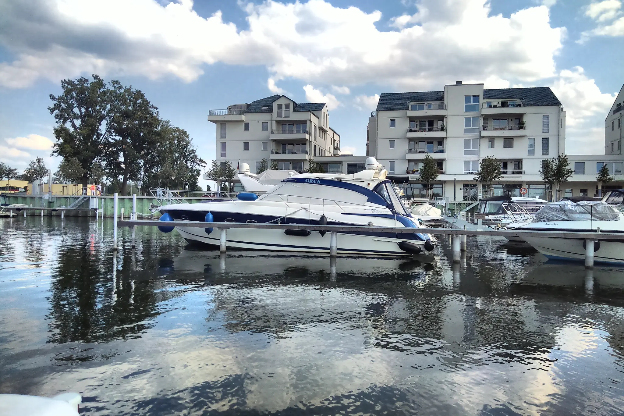 Bavaria 44 HT Yachtfolierung Weitwinkel Marina Havelauen – Segelyacht Folie Brandenburg