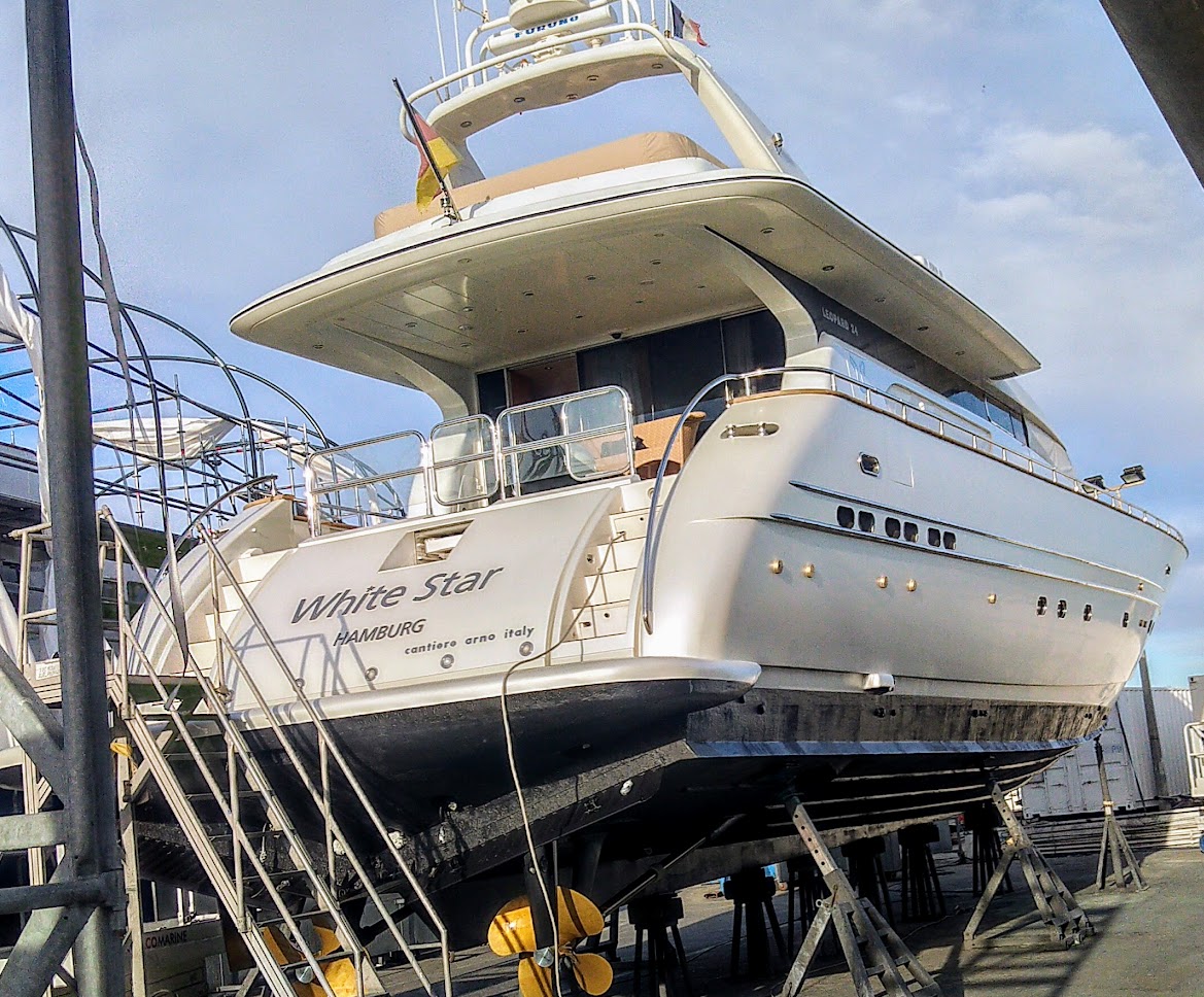 Leopard 24m side view – Shipyard Southern France