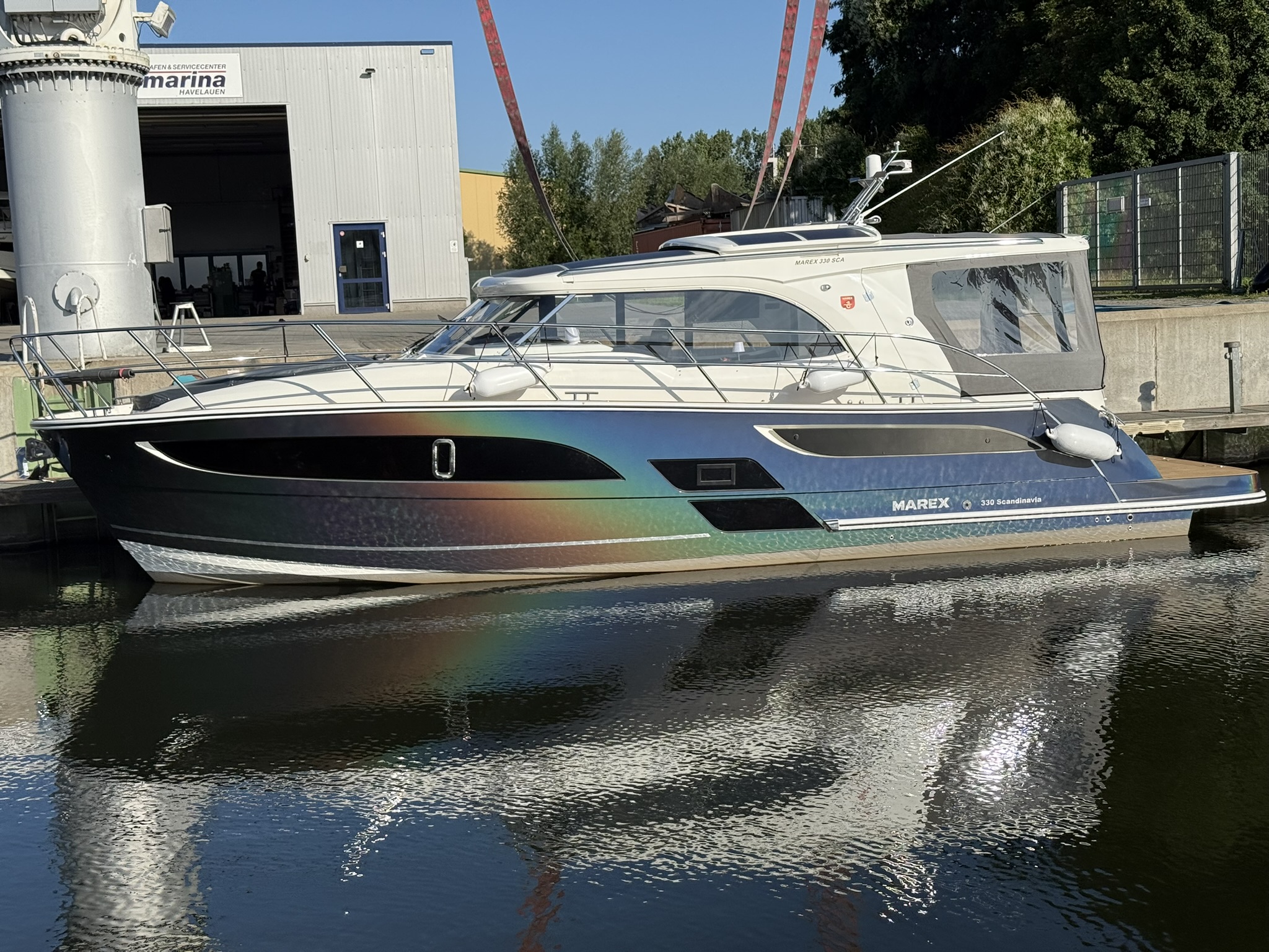 Antifouling film vs. Antifouling Color: Which Is Better for Your Yacht?